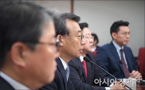 [포토]발언하는 이정현 대표