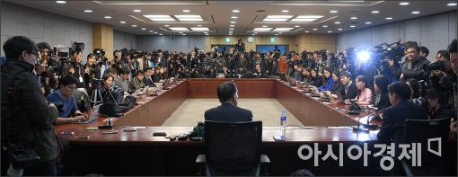 [포토]문재인 전 대표에 쏠린 관심