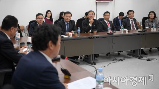 [포토]심각한 새누리당 초·재선 의원들