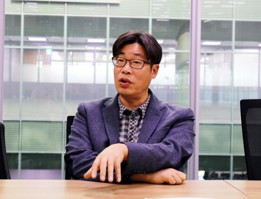 푹, 내년 유료가입자 100만 간다…"적과의 동침 어때"