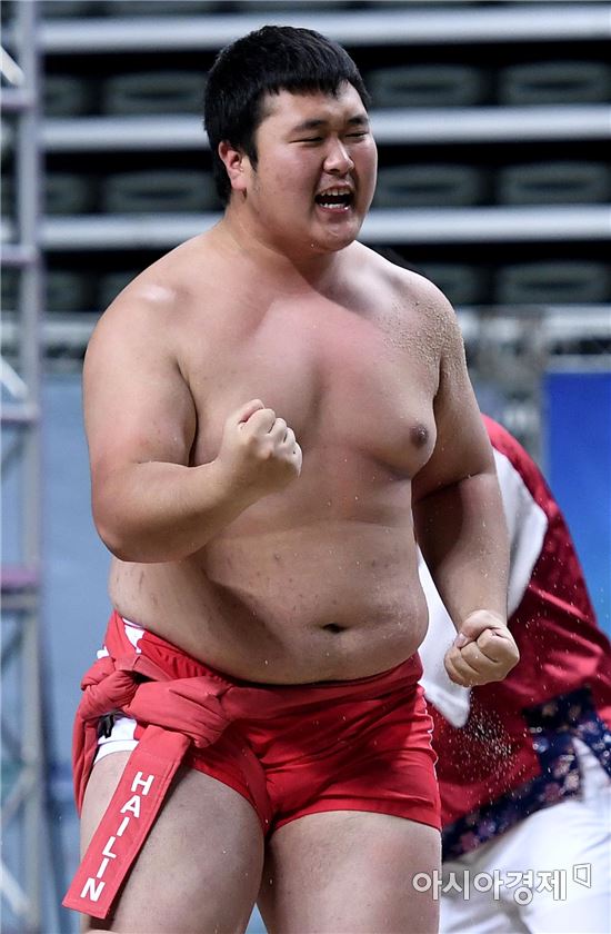 [포토]환호하는 중국 김태일