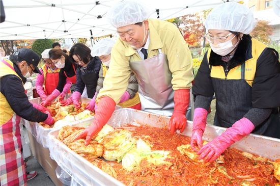 [포토]사랑으로 버무린 김치
