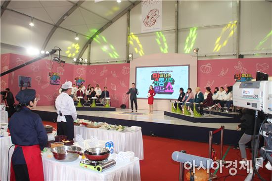 '맛깔나는 전통시장 푸드쇼' 결선전이 지난 15일 오후 2시 광주 김치타운 특설무대에서 개최됐다. 사진=광주전남상인연합회