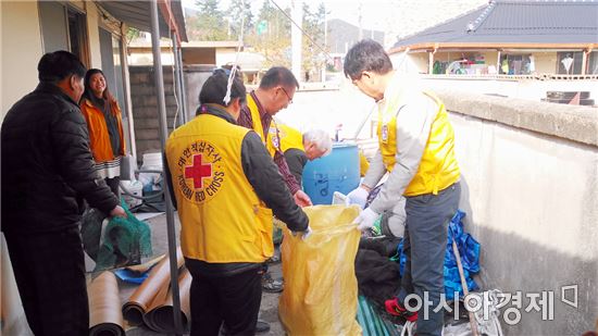 진도군, 겨울철 한파 대비 저소득층 집수리 봉사 실시