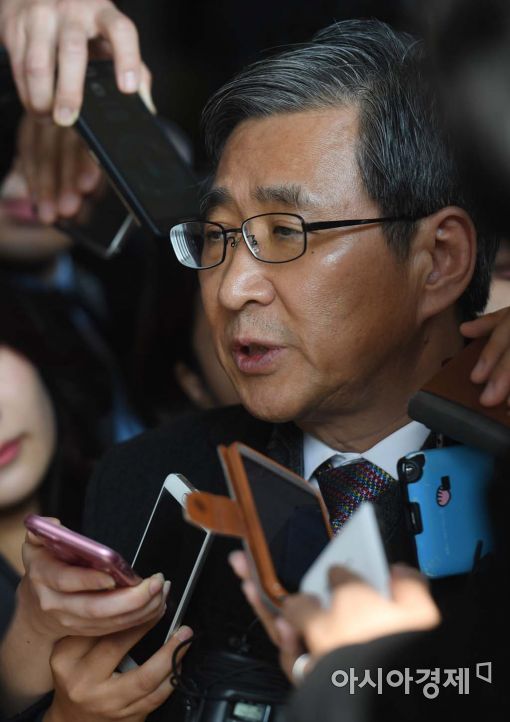 [포토]조원동 전 수석, 피의자 신분 검찰 출석 