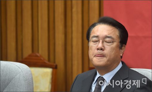 [포토]난감한 표정의 정진석 원내대표