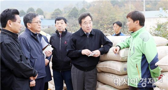 [포토]이낙연 전남지사, 공공비축미 매입현장 방문