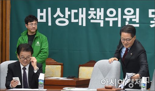[포토]회의 참석하는 박지원 비대위원장