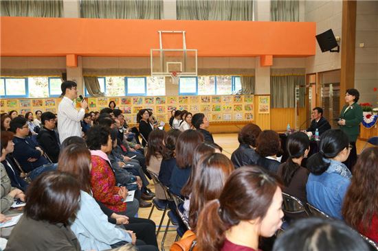 조은희 서초구청장 학교 찾아 학부모와 토크콘서트 