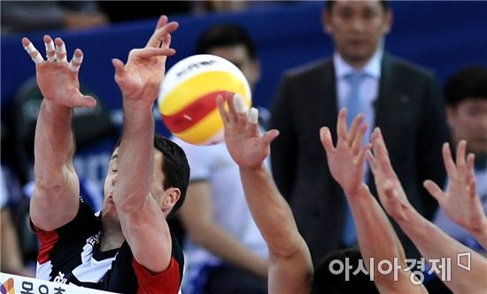 [포토]스파이크의 파괴력