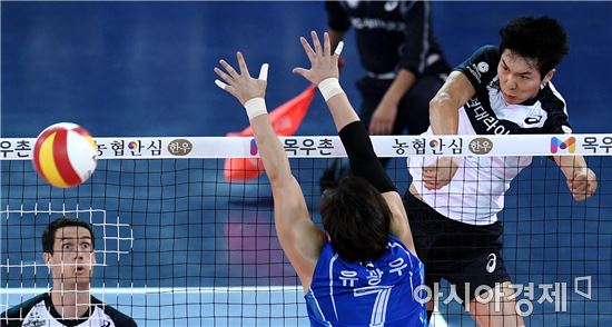 [포토]박주형, '공은 이미 지나갔어!'