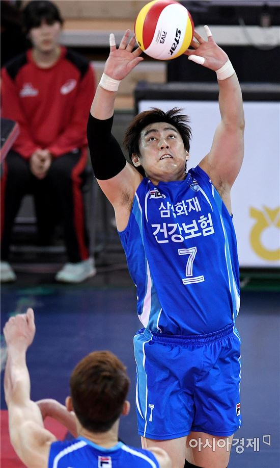 [포토]토스하는 유광우