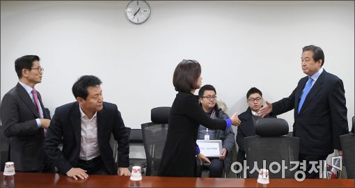 [포토]비상시국 회의 참석하는 김무성