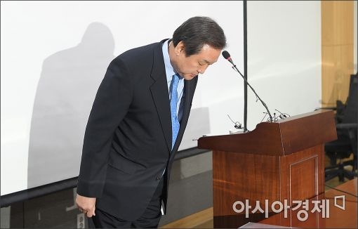 [포토]고개숙인 김무성 전 대표