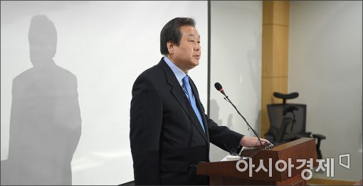 [포토]대선불출마 선언 기자회견