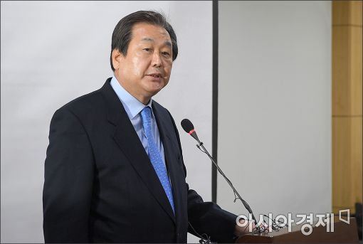 [포토]김무성 전 대표, 대선불출마 기자회견