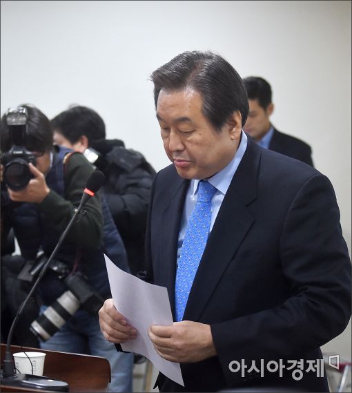 [포토]김무성 "대선출마 대신 박근혜 탄핵 발의에 앞장설것"