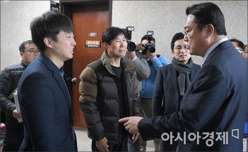 [포토]단식농성장 찾은 정진석 원내대표