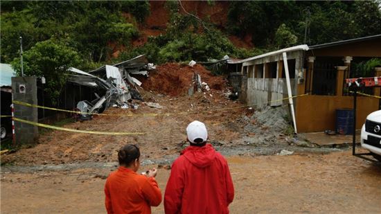 [포토]허리케인 오토에 날아간 내집