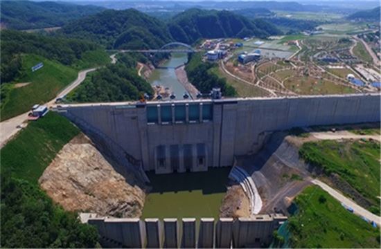 '한탄강댐' 10년 만에 준공…2.7억t 저수