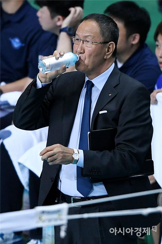 [포토]물 마시는 박기원 감독