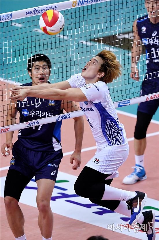 [포토]토스하는 대한항공 한선수