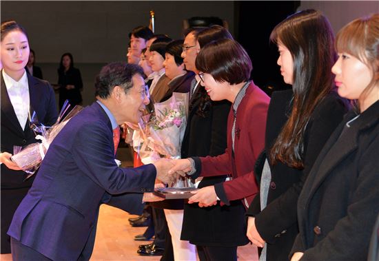 [포토]윤장현 광주시장, 제7회 고객센터 상담사 한마음 페스티벌 참석