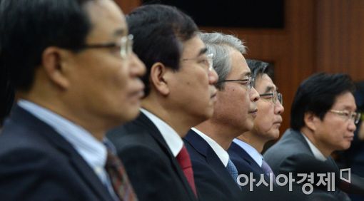 [포토]심각한 '산업경쟁력 강화 관계장관회의'