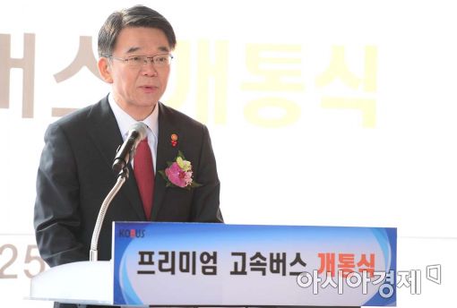 [포토]축사하는 강호인 국토교통부 장관 