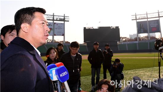 [포토]'적토마' 이병규, '정든 그라운드여 안녕'