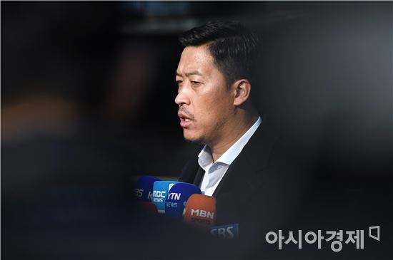 [포토]은퇴 기자회견하는 '적토마' 이병규