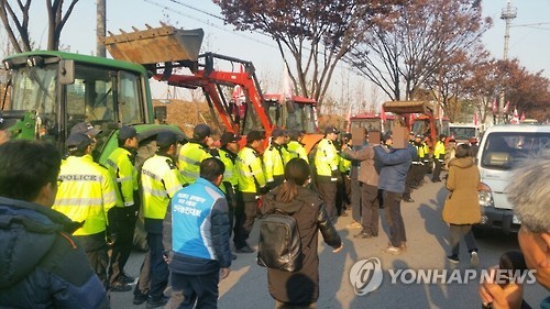 경찰, 트랙터 몰고 상경하던 '전봉준 투쟁단' 저지…36명 연행·집회 무산