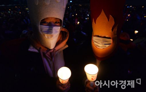 [포토]촛불이 된 학생들