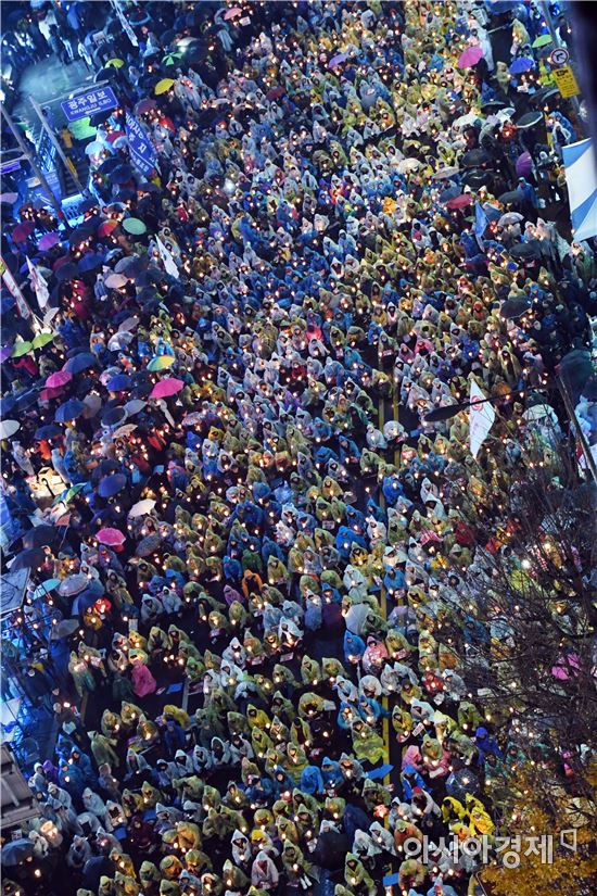 [포토]'박근혜 퇴진' 광주 금남로 가득메운 촛불인파