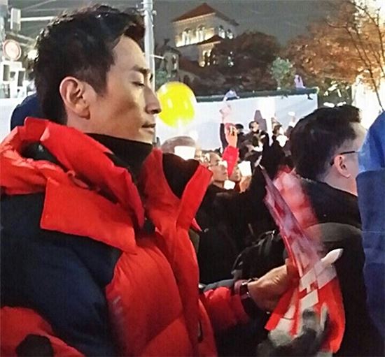 '월계수 양복점 신사들' 차인표, 바쁜 일정 속 촛불집회 참여