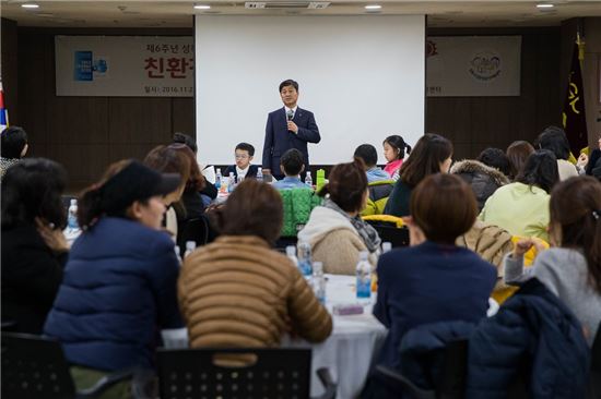 지난 22일 성북구(구청장 김영배)가 제6회 성북구 친환경 급식의 날을 맞아 ‘친환경 급식이야기’ 콘서트를 개최했다
