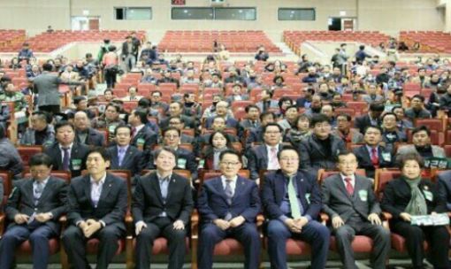 27일 조선대학교에서 열린 안철수 국민의당 전 공동대표의 시국강연을 듣기 위해 모인 청중./사진=트위터