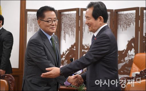 [포토]인사 나누는 정세균·박지원