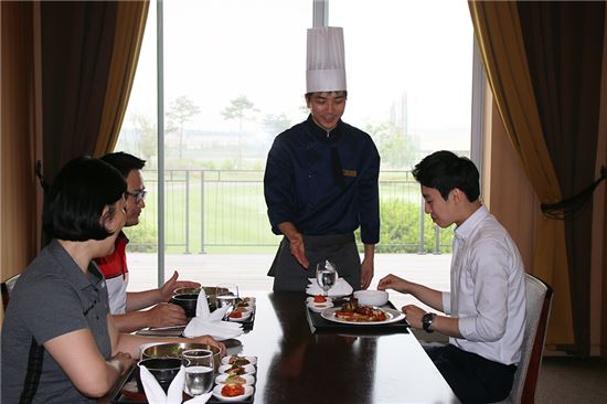 골프장으로 몰리는 '셰프'들, 이유는