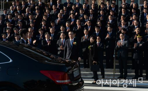 [포토]법무부 떠나는 김현웅 장관