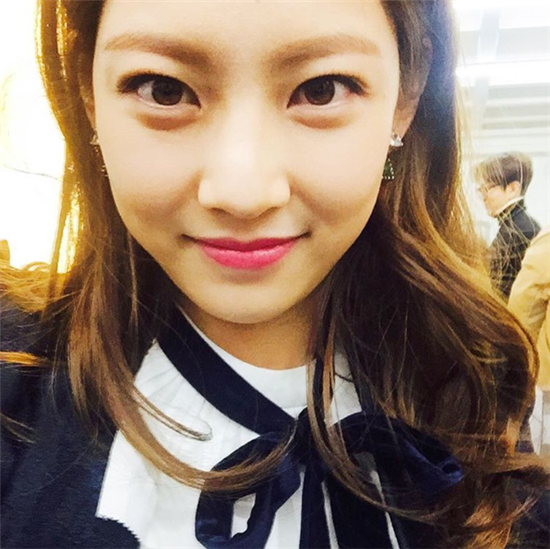 공승연, 포스터 촬영 현장에서…이목구비 시원한 ‘여신미’ 물씬