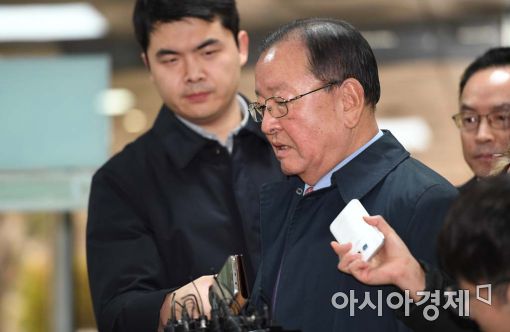 [포토]영장심사 출석하는 강만수 전 행장 