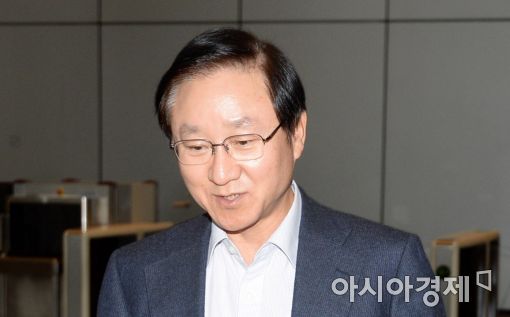 [포토]사옥 나서는 김신 삼성물산 사장