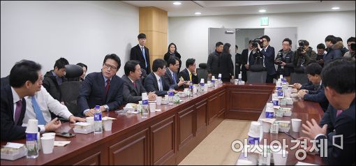 與 의원 29명 '개혁보수신당' 분당 선언(전문)