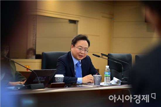 조규홍 기획재정부 재정관리관이 30일 정부세종청사 대회의실에서 열린 기자간담회에서 발언하고 있다.