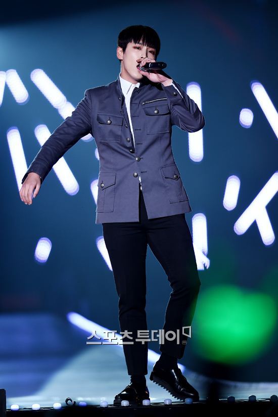 B.A.P 힘찬, 가슴 피로골절에도 부상 투혼 감행…"오랜만에 완전체로 컴백"