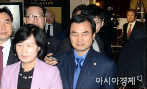 [포토]추미애·김무성, '사진 같이 찍히지 말자'