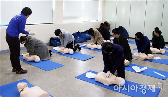 남부대학교 보건진료원, 교직원 대상 심폐소생술 교육 실시