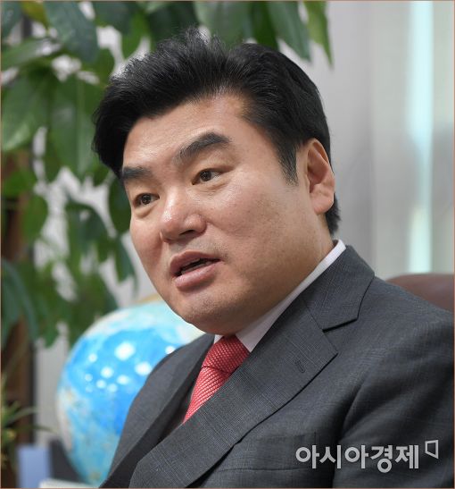 원유철, 당대표 출마…"정치혁명으로 '강한 한국당' 만들 것"