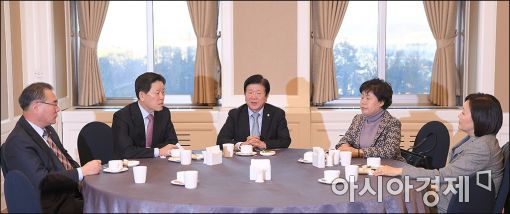 [포토]긴급 회동갖는 야당 중진의원들